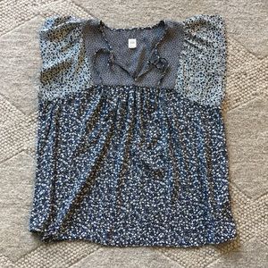Gap flutter sleeve blouse